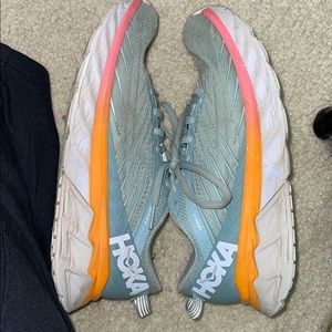 Hoka Arahi Tennis Shoes